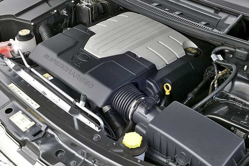 AJD-V8 'Lion' 4.4 TDV8 twin-turbo diesel engine in a Range Rover L322